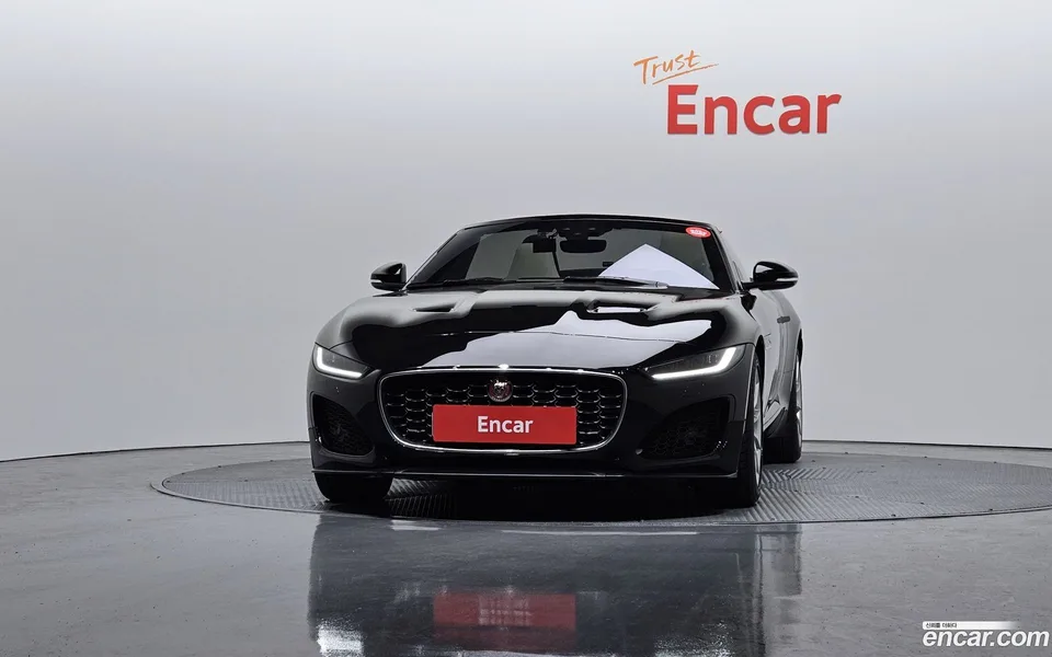 Jaguar F-Type P300 2023 — миниатюра 3