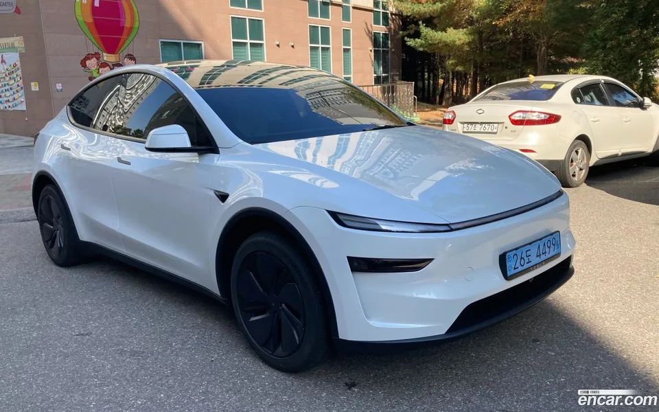 Tesla Model Y RWD 2025 — миниатюра 2