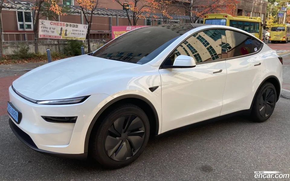 Tesla Model Y RWD 2025 — миниатюра 3