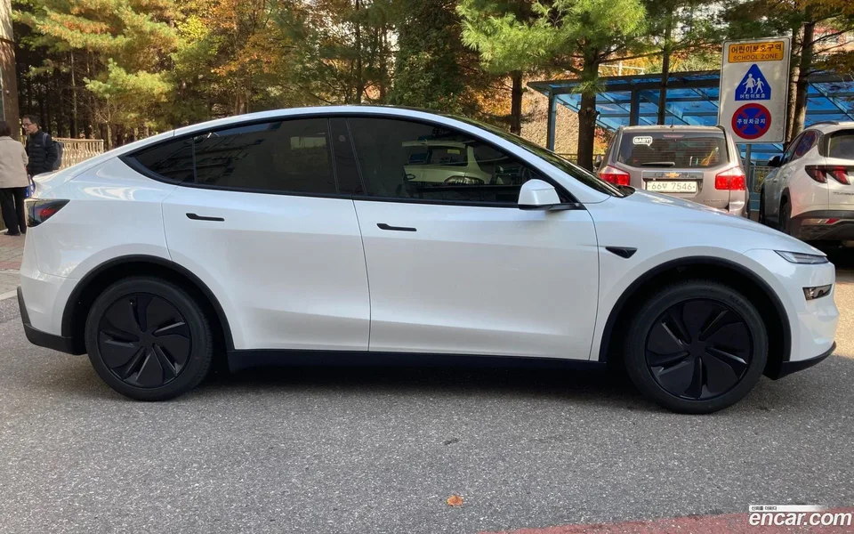 Tesla Model Y RWD 2025 — миниатюра 4