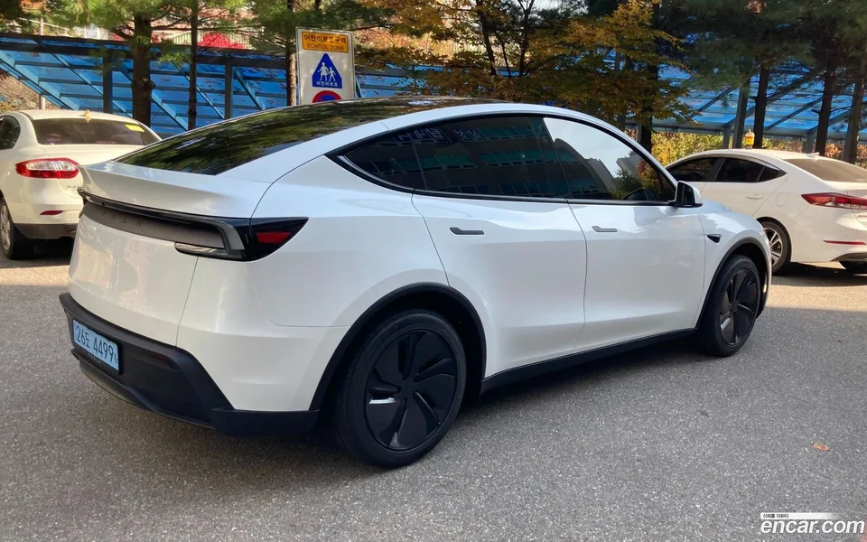 Tesla Model Y RWD 2025 — миниатюра 5