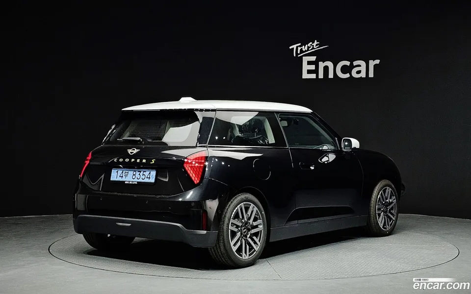 MINI Cooper Electric SE 2024 — миниатюра 2