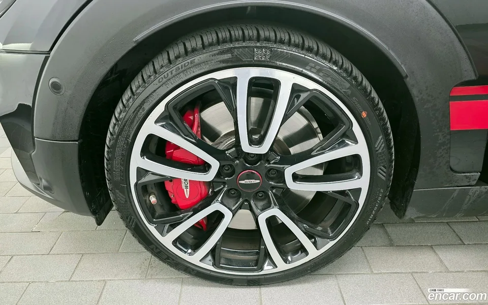 MINI Cooper S Clubman JCW 2022 — миниатюра 5
