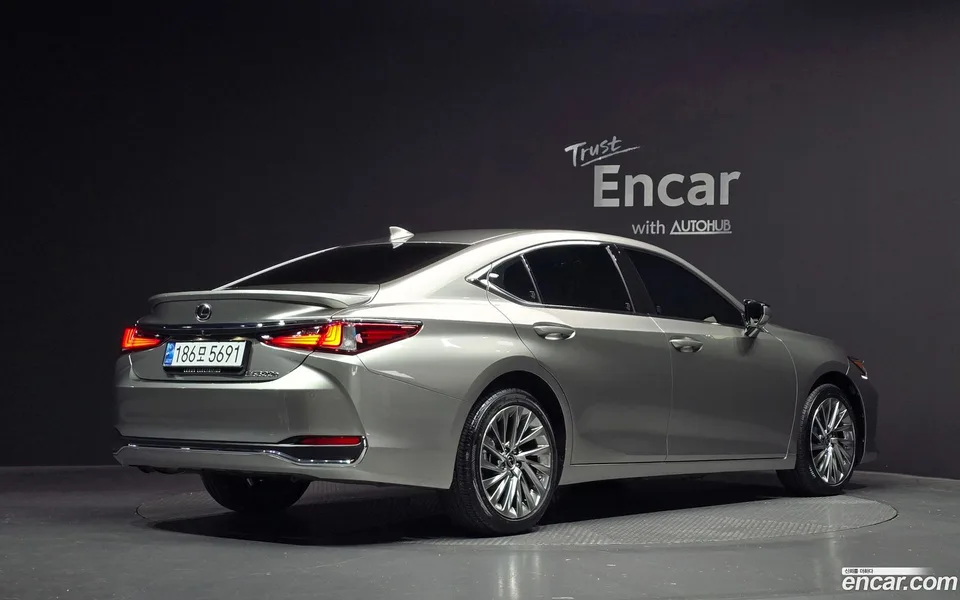 Lexus ES 300h 2024 — миниатюра 2