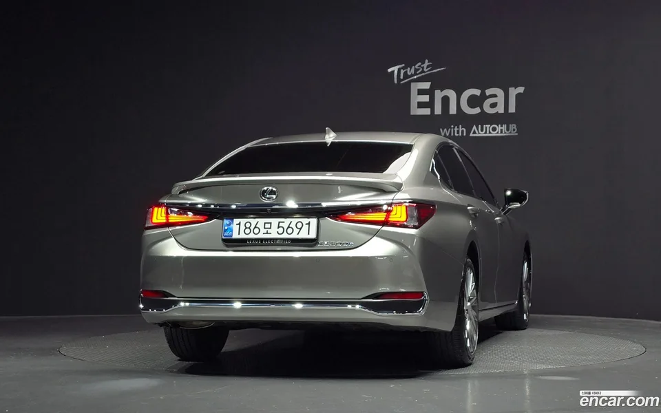 Lexus ES 300h 2024 — миниатюра 4