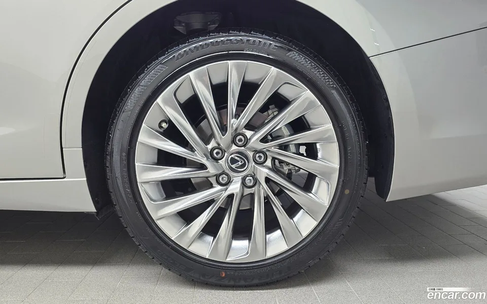 Lexus ES 300h 2024 — миниатюра 5