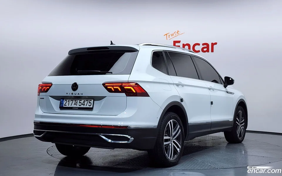 Volkswagen Tiguan Allspace 2.0 TSI 2022 — миниатюра 2