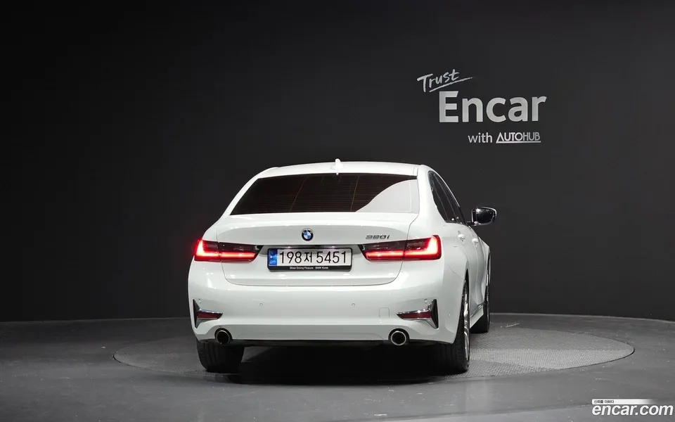 BMW 3 Series 320i 2022 — миниатюра 4