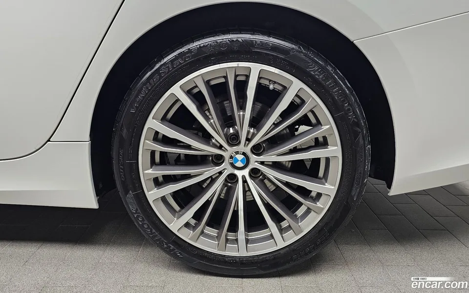 BMW 3 Series 320i 2022 — миниатюра 5