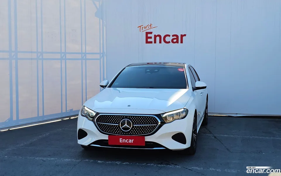 Mercedes-Benz E-Class E200 2024 — миниатюра 3