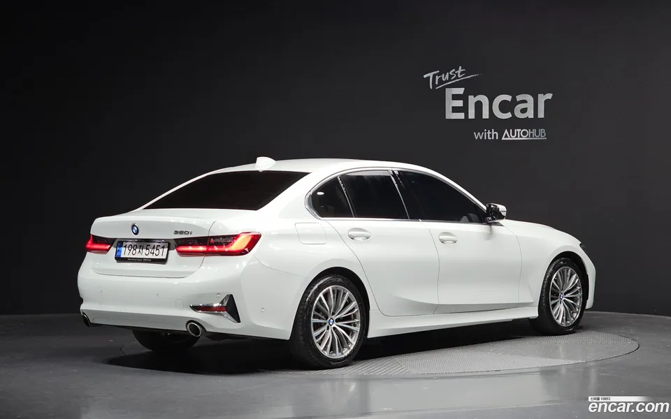 BMW 3 Series 320i 2022 — миниатюра 2