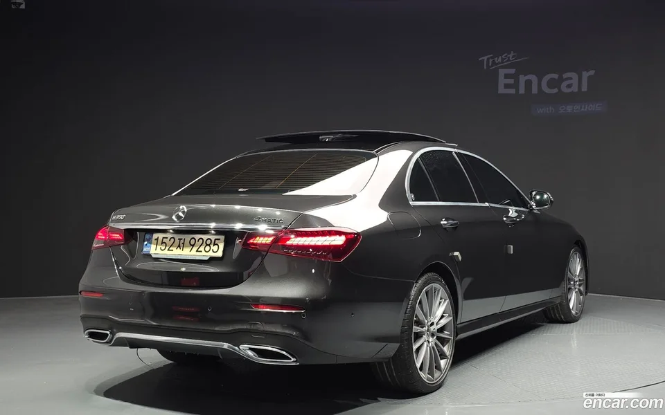 Mercedes-Benz E-Class E350 4MATIC AMG Line 2022 — миниатюра 2