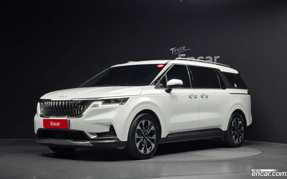 Kia Carnival 7 2023 — фото 1, купить с доставкой в Москву