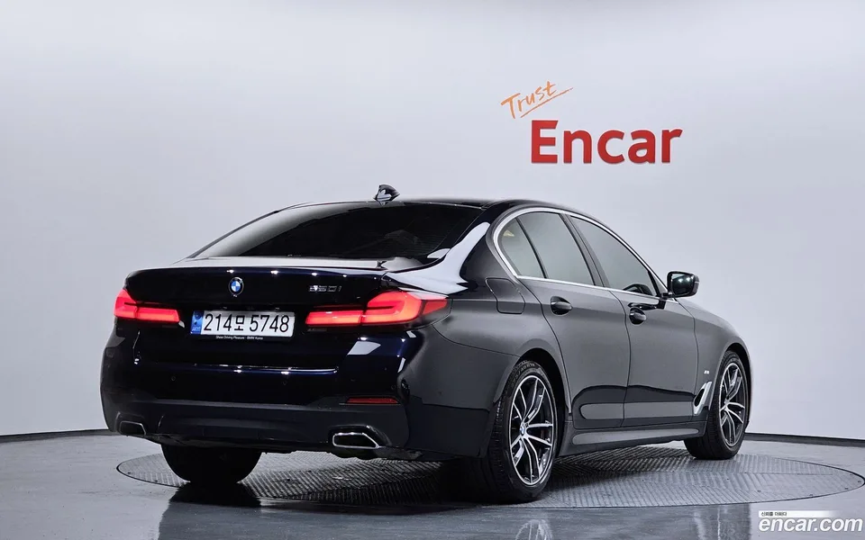 BMW 5 Series 520i M 2023 — миниатюра 2