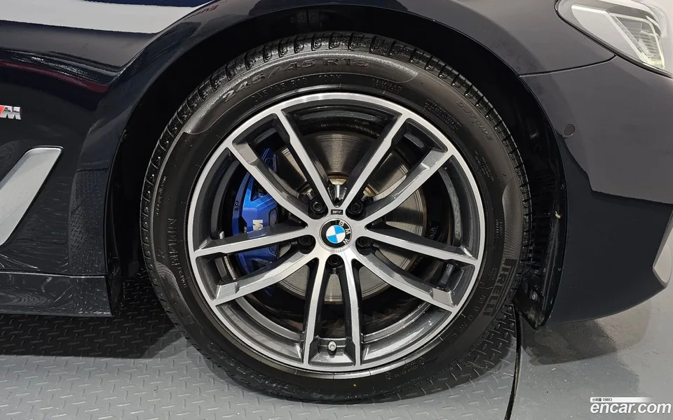 BMW 5 Series 520i M 2023 — миниатюра 5