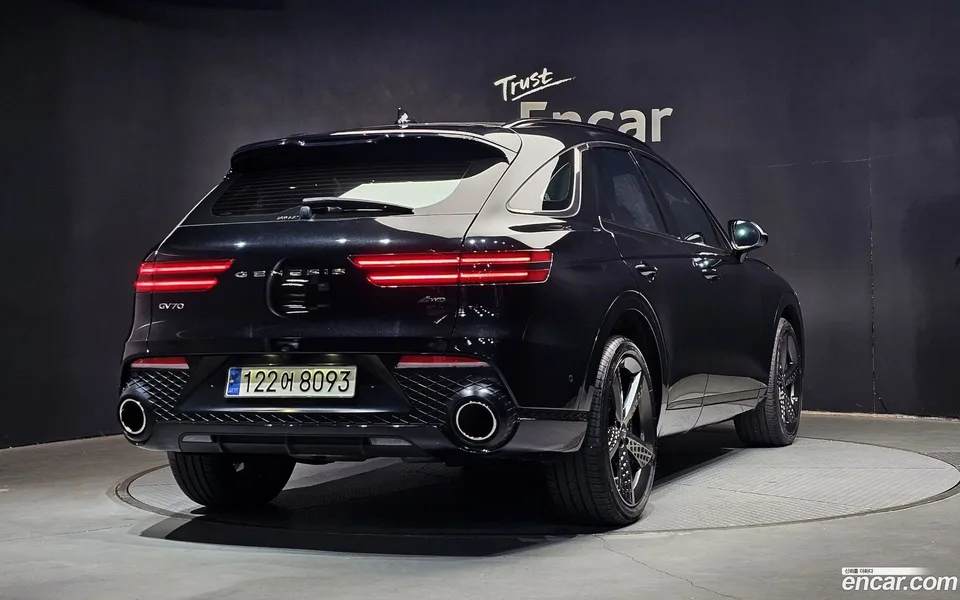 Genesis GV70 2.5T AWD 2023 — миниатюра 2