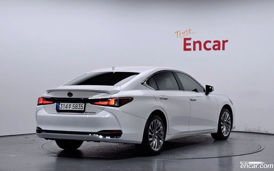 Lexus ES 300h 2023 — миниатюра 2