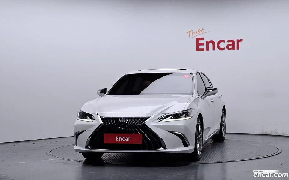 Lexus ES 300h 2023 — миниатюра 3
