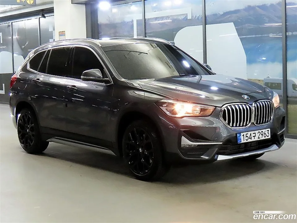 BMW X1 xDrive 20i xLine 2022 — фото 1, купить с доставкой в Москву