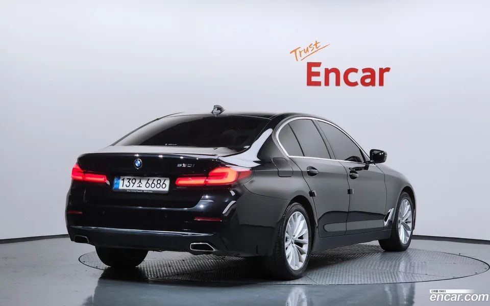 BMW 5 Series 530i 2022 — миниатюра 2