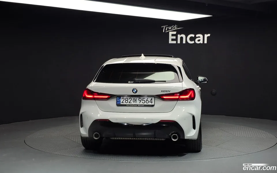 BMW 1 Series 120i M 2023 — миниатюра 4