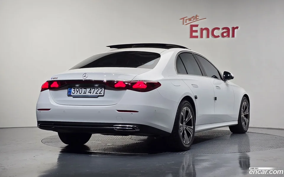 Mercedes-Benz E-Class E200 2024 — миниатюра 2
