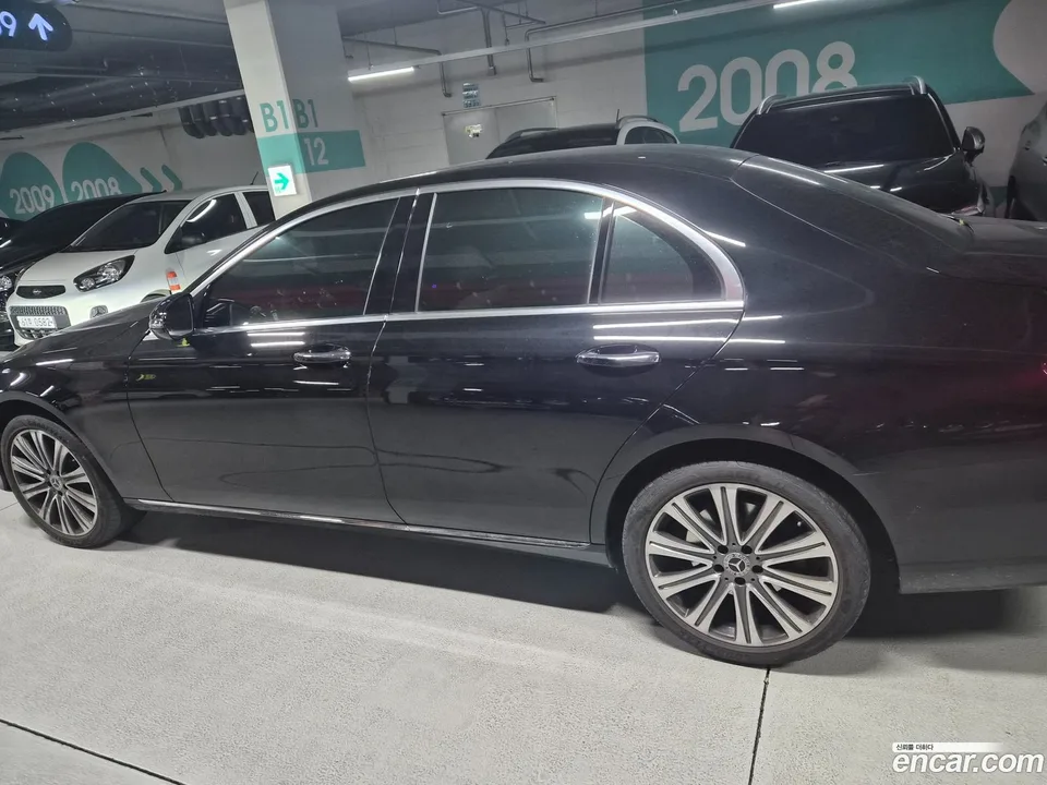 Mercedes-Benz E-Class E350 4MATIC 2023 — миниатюра 3