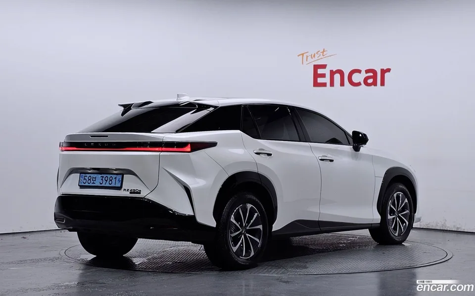 Lexus RZ 450e 2023 — миниатюра 2