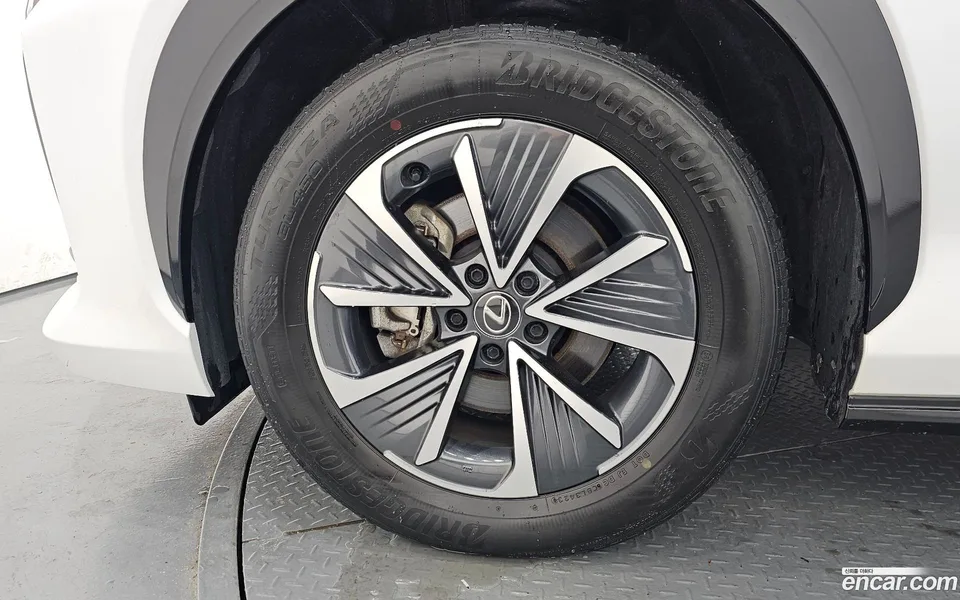 Lexus RZ 450e 2023 — миниатюра 5
