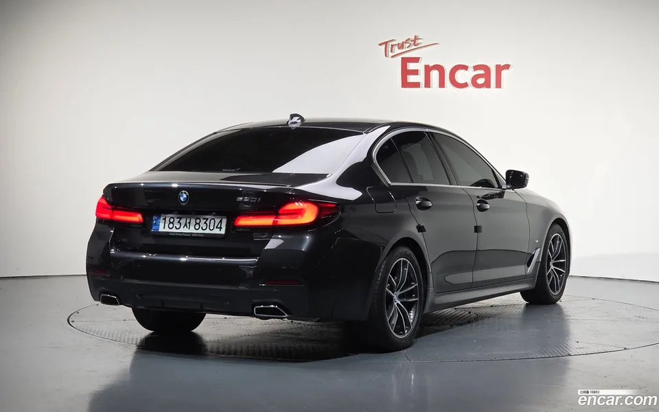 BMW 5 Series 520i M 2022 — миниатюра 2