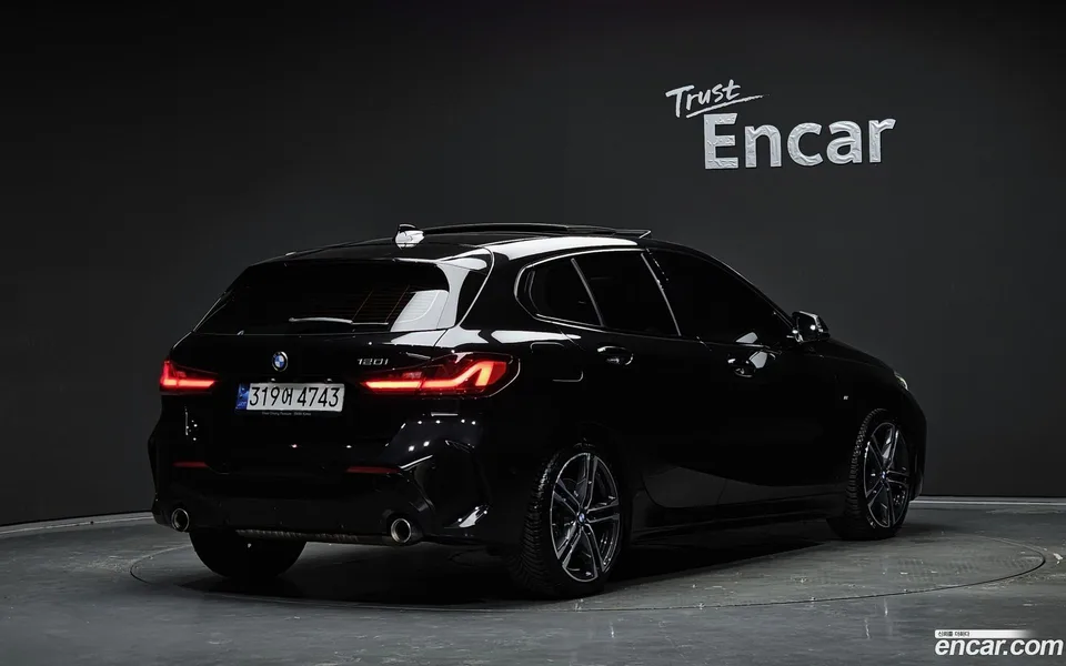 BMW 1 Series 120i M 2022 — миниатюра 2