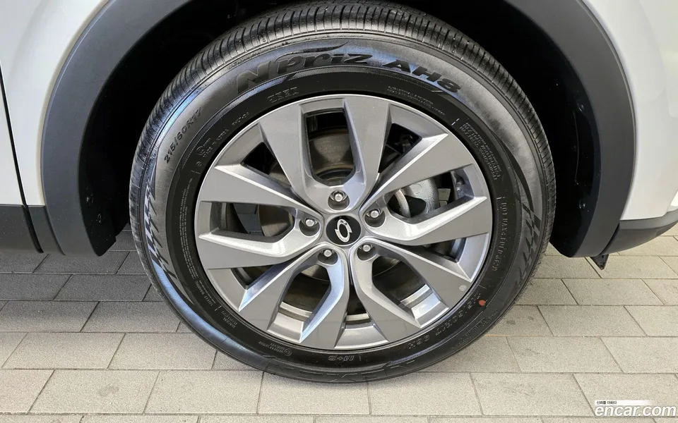 Renault Samsung XM3 (Arkana) 1.6 E-TECH RE 2024 — миниатюра 5