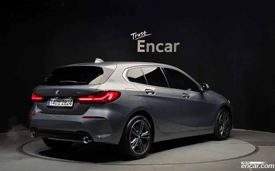 BMW 1 Series 120i 2023 — миниатюра 2