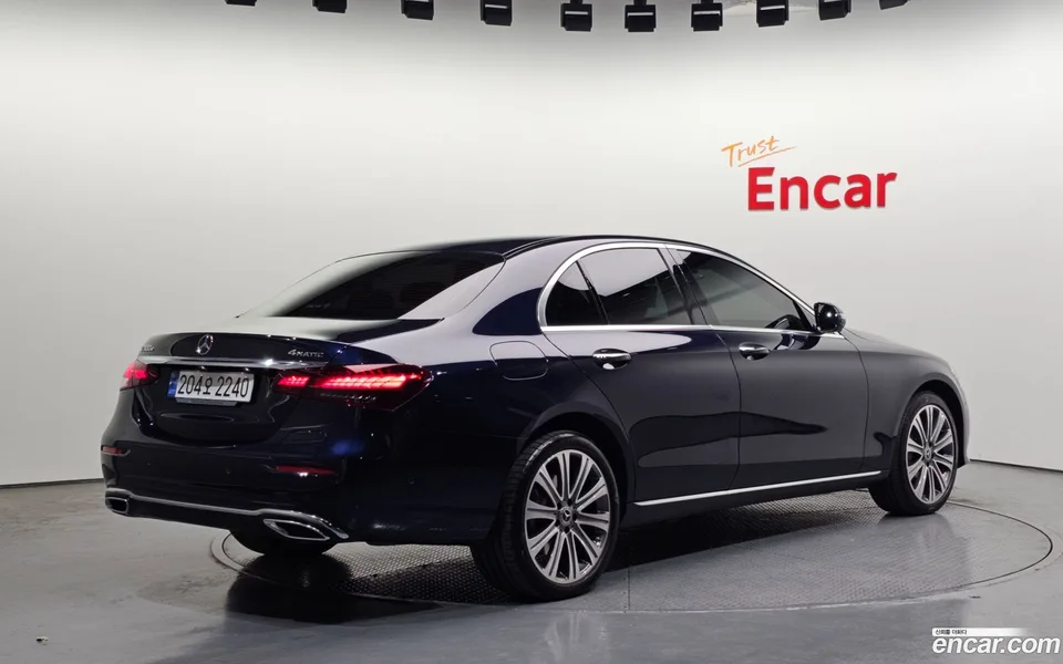 Mercedes-Benz E-Class E300e 4MATIC 2022 — миниатюра 2