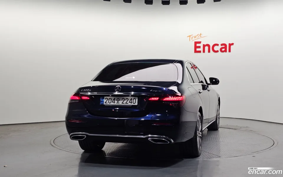 Mercedes-Benz E-Class E300e 4MATIC 2022 — миниатюра 4
