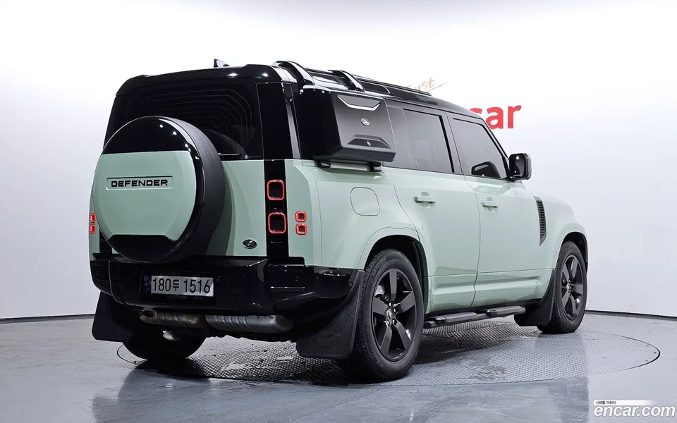 Land Rover Defender 110 D300 75th 2023 — миниатюра 2