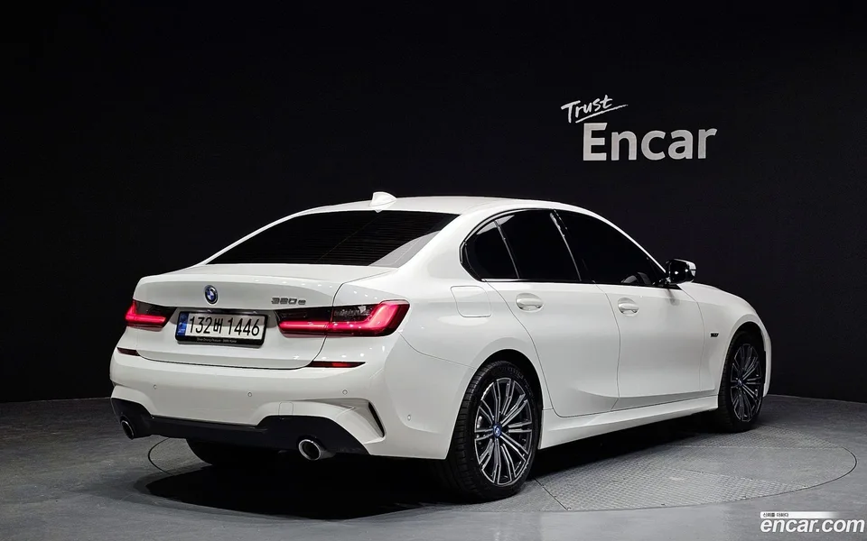 BMW 3 Series 320e M 2022 — миниатюра 2