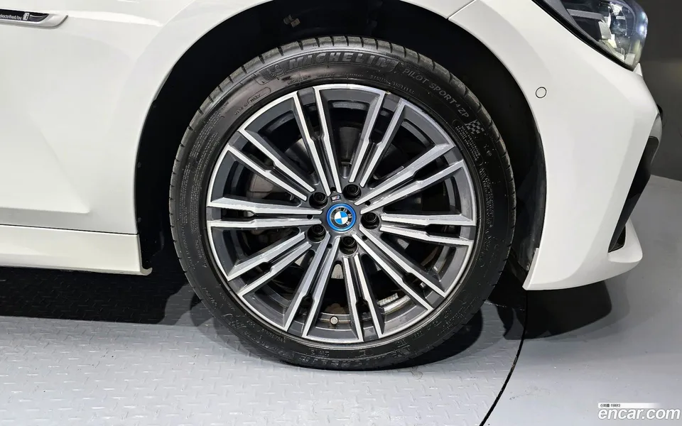 BMW 3 Series 320e M 2022 — миниатюра 5