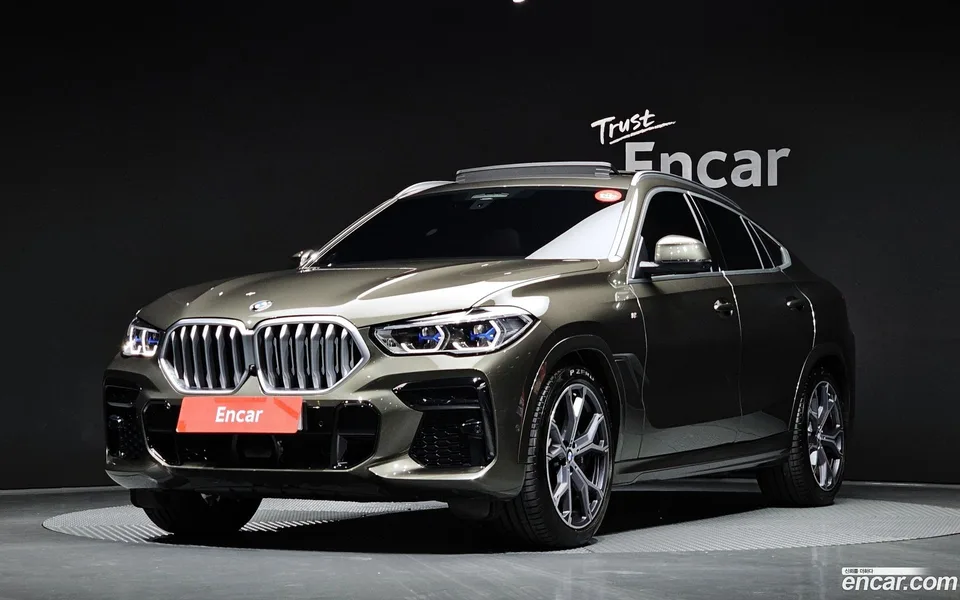 BMW X6 xDrive40i M 2022 — фото 1, купить с доставкой в Москву