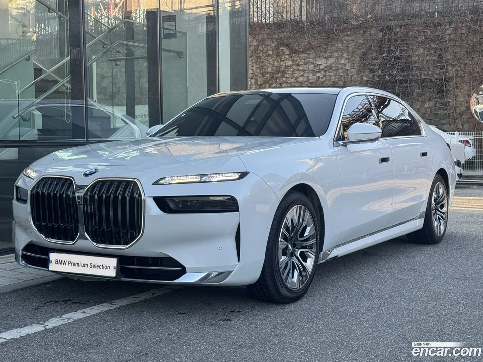 BMW 7 Series 740d xDrive 2023 — фото 1, купить с доставкой в Москву