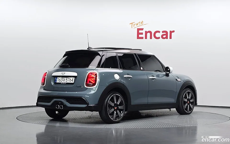 MINI Cooper S 5 2023 — миниатюра 2