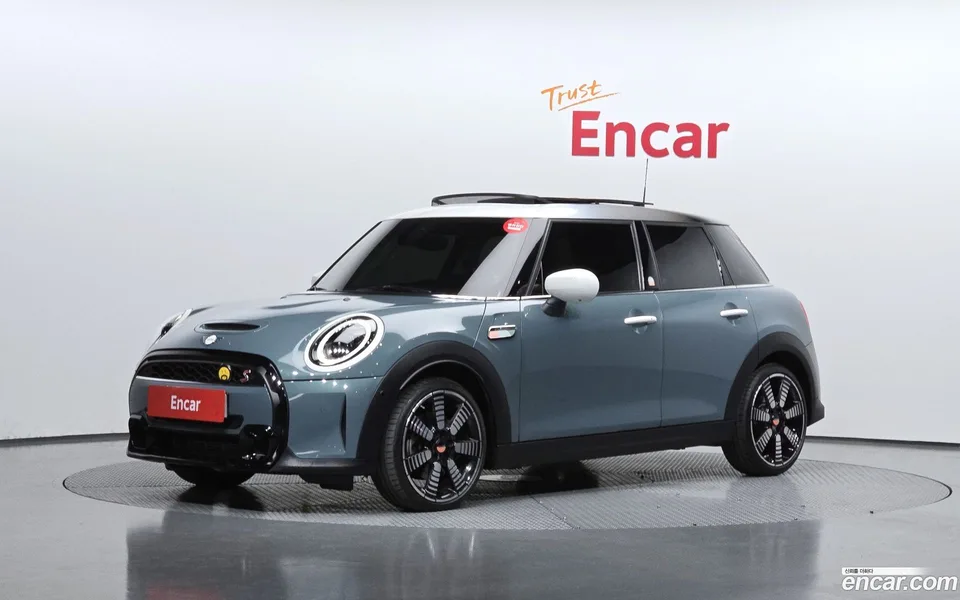 MINI Cooper S 5 2023 — фото 1, купить с доставкой в Москву