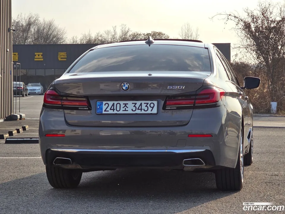 BMW 5 Series 530i 2022 — миниатюра 2