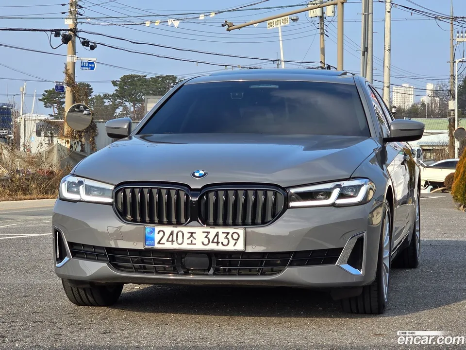 BMW 5 Series 530i 2022 — фото 1, купить с доставкой в Москву