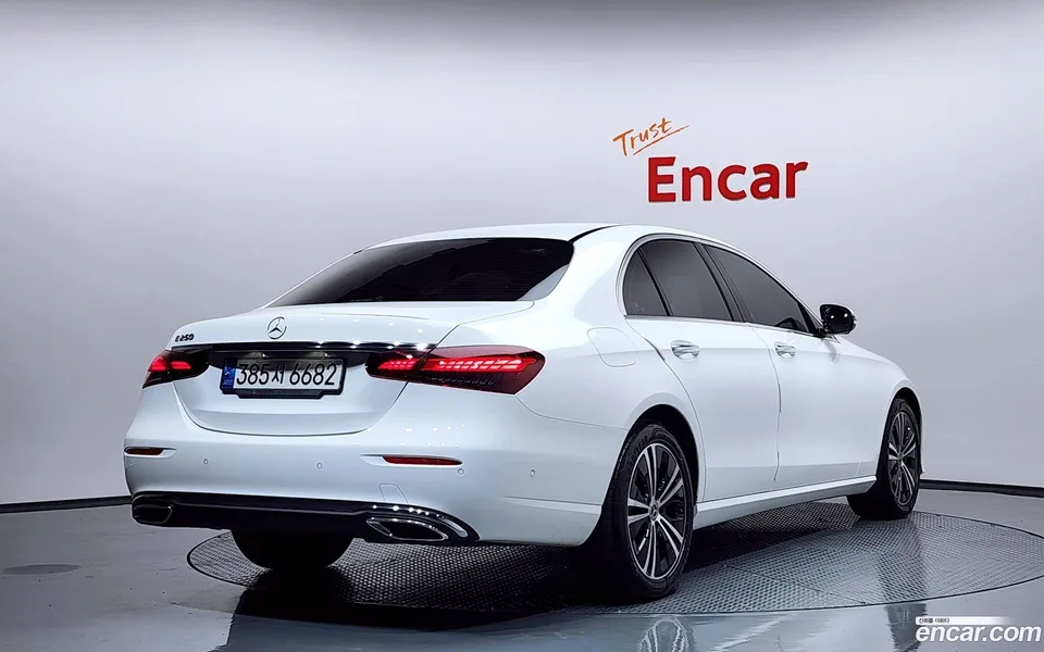 Mercedes-Benz E-Class E250 2022 — миниатюра 2
