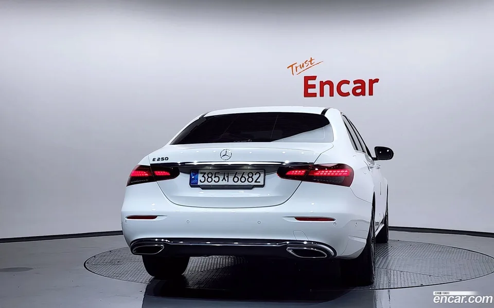 Mercedes-Benz E-Class E250 2022 — миниатюра 4