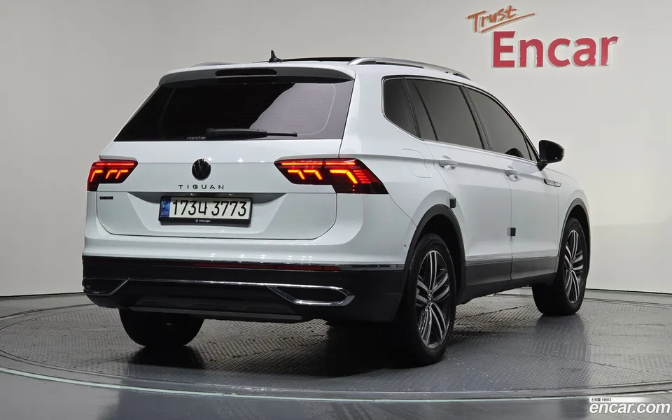 Volkswagen Tiguan Allspace 2.0 TSI 2022 — миниатюра 2