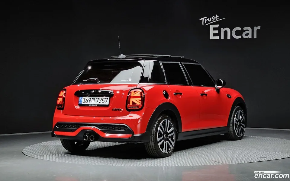 MINI Cooper S 5 2024 — миниатюра 2