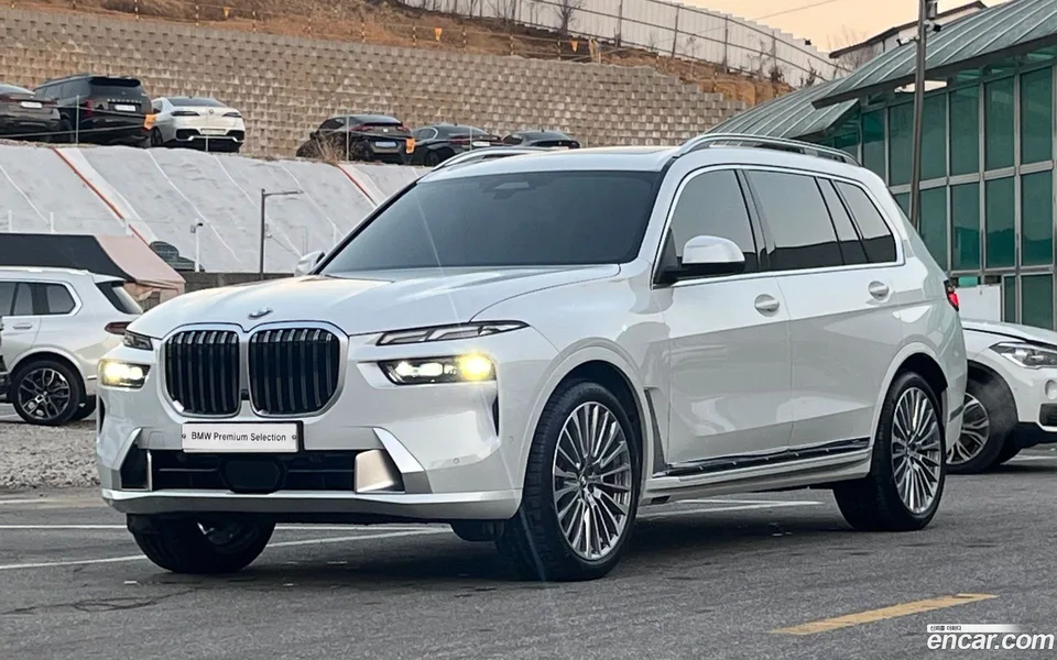 BMW X7 xDrive 40i 6 2025 — фото 1, купить с доставкой в Москву