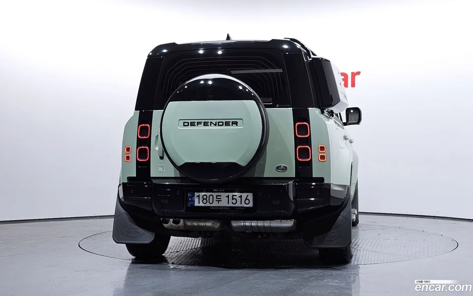 Land Rover Defender 110 D300 75th 2023 — миниатюра 4
